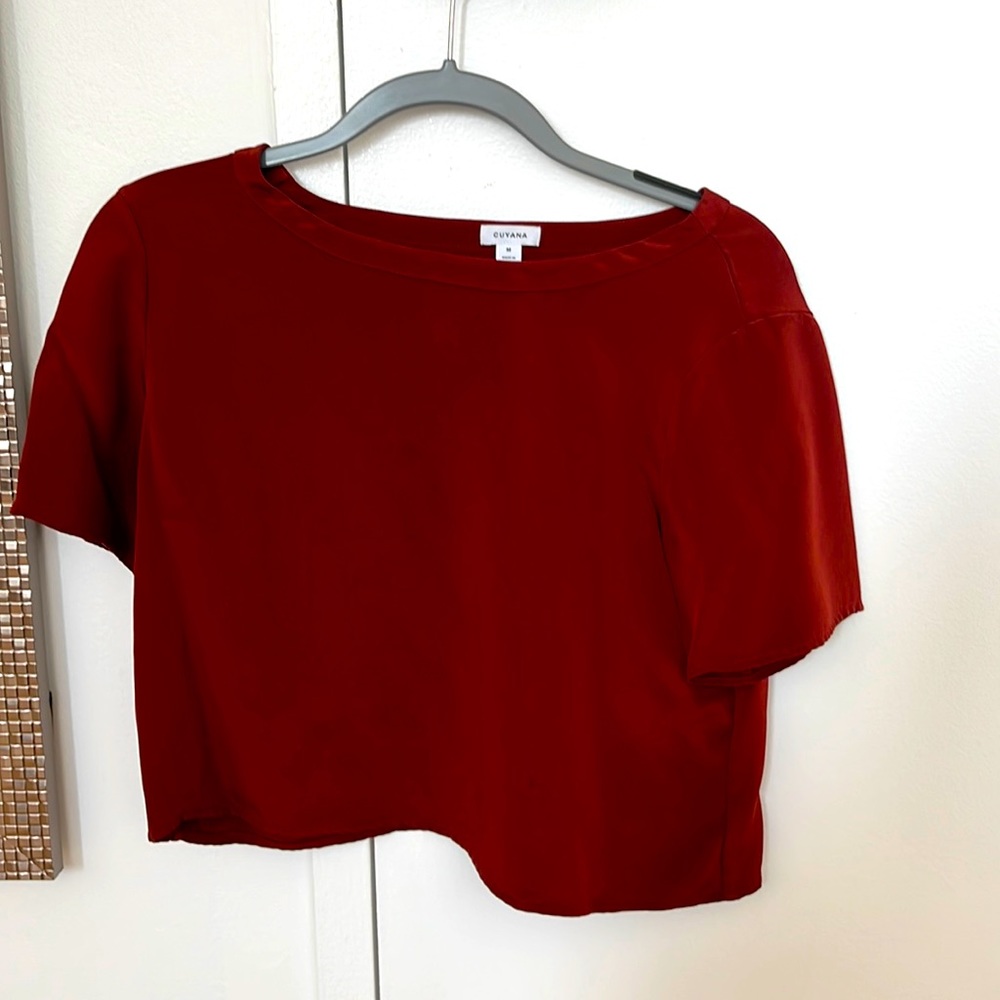 Cuyana maroon silk cropped scoop neck size medium
